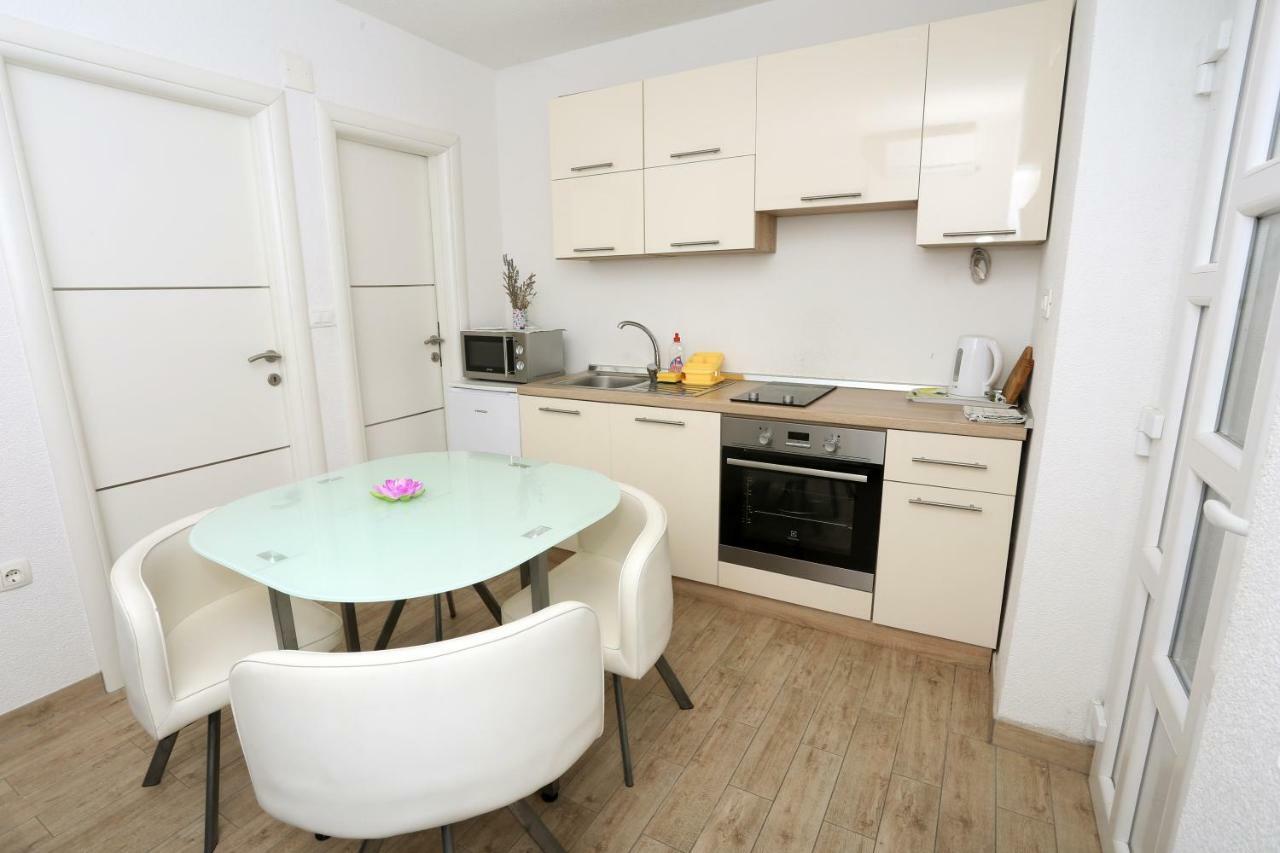 Apartments Dora Trogir Eksteriør billede