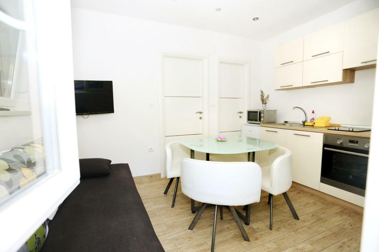 Apartments Dora Trogir Eksteriør billede