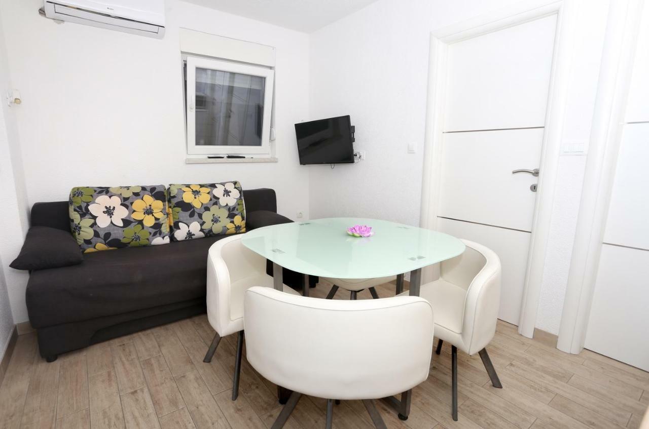 Apartments Dora Trogir Eksteriør billede
